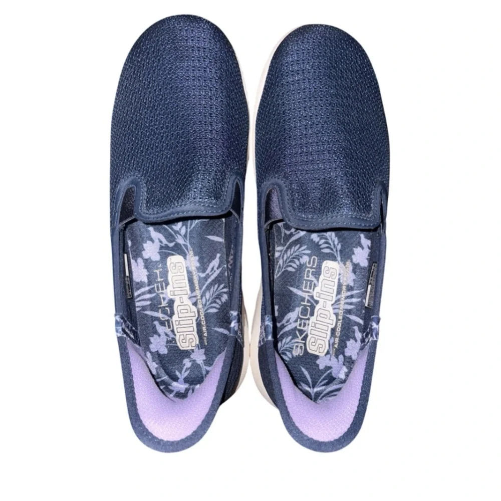 Skechers GOwalk‎ Slip-On Sneakers Women’s Size 6 Navy Excellent Condition